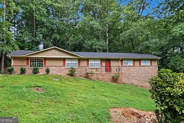 2216 Chestnut Log Drive, Lithia Springs, GA 30122