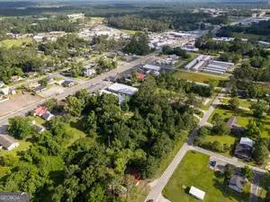 340 S Main St, Baxley, GA 31513 - #3