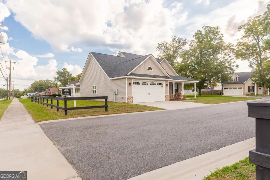 410 A N Caswell Street, Glennville, GA 30427 - #3