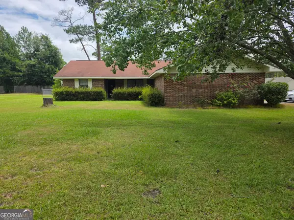 227 Colonial Drive, Baxley, GA 31513