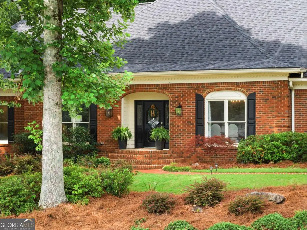 1040 Finnsbury Drive, Roswell, GA 30075 - #1