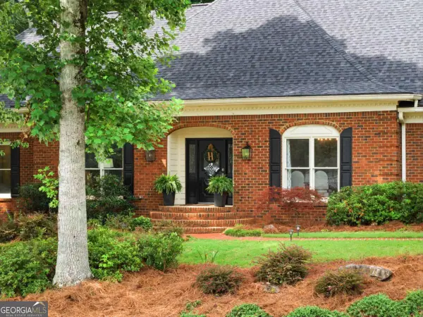 1040 Finnsbury Drive, Roswell, GA 30075
