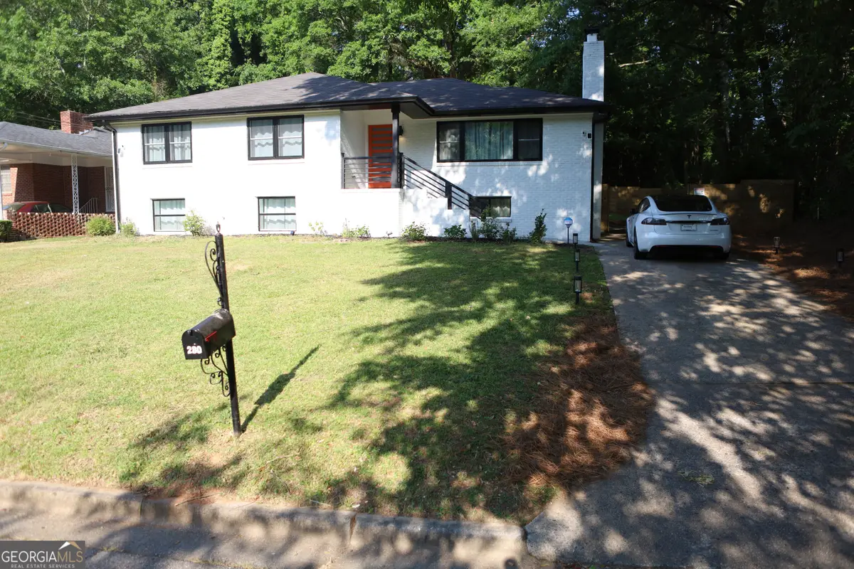 280 W Lake Drive Nw, Atlanta, GA 30314 - #1