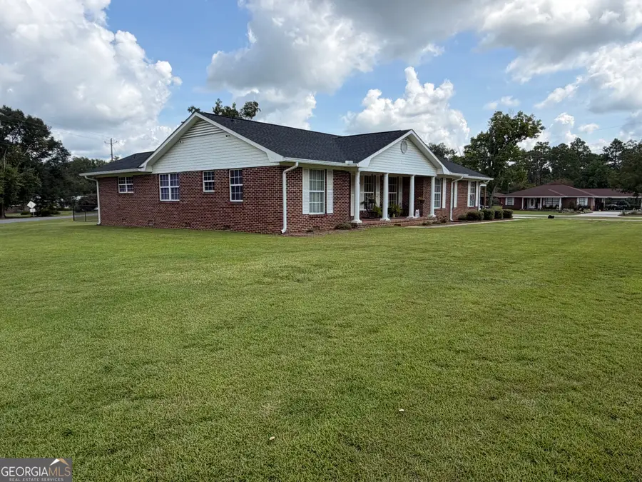 438 W Oglethorpe Avenue, Lyons, GA 30436 - #2