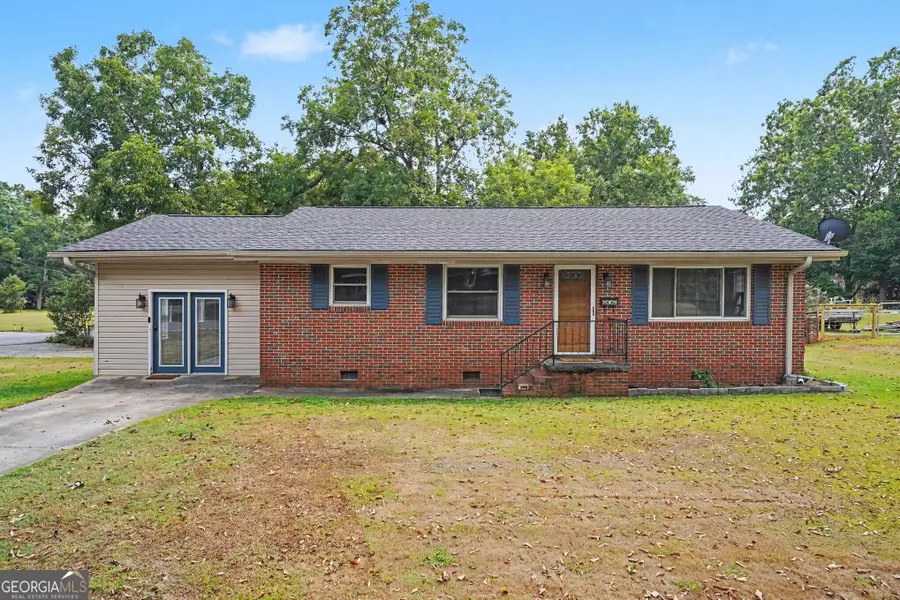 415 Taylor Street, Barnesville, GA 30204 - #2