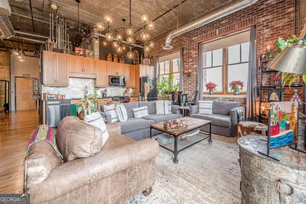 3235 Roswell Road Ne #819, Atlanta, GA 30305