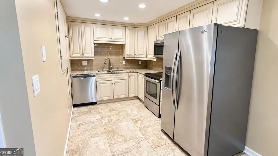5104 Rock Glen Drive, Stone Mountain, GA 30088 - #2
