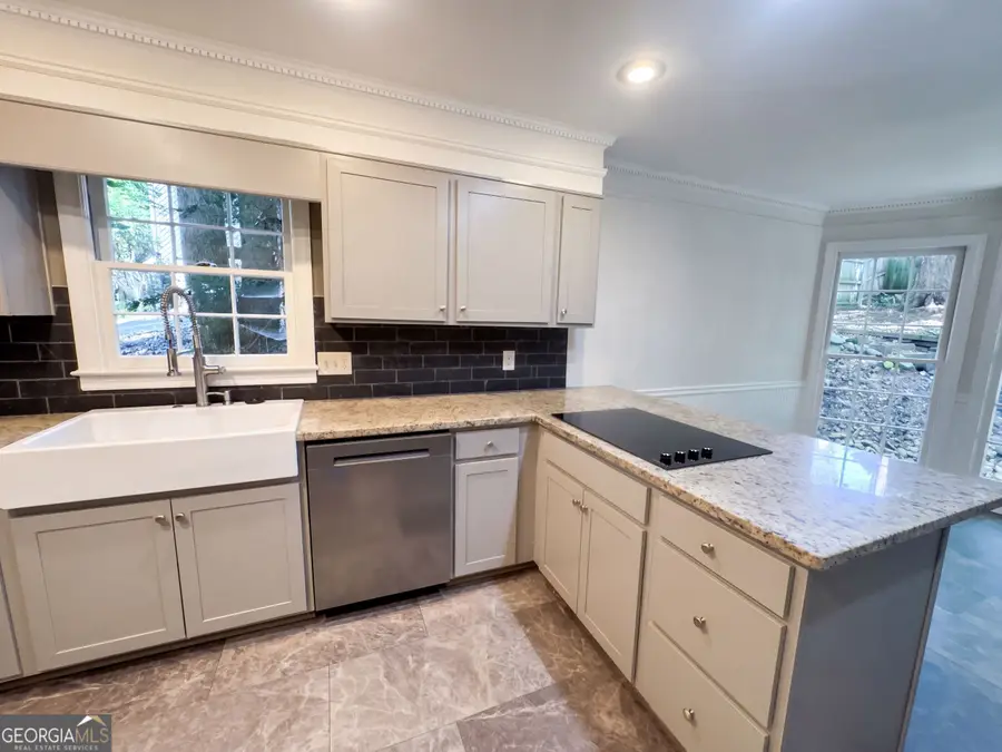 305 Old Tree Trc, Roswell, GA 30075 - #2