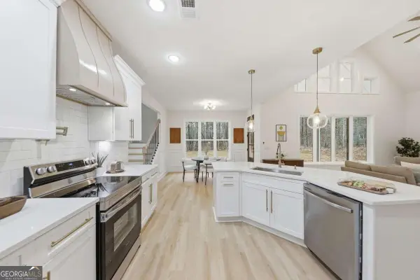 370 Harbour Shores Drive, Jackson, GA 30233