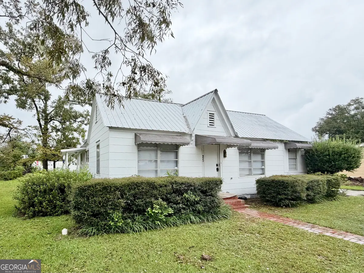 25 E First Avenue, Hazlehurst, GA 31539 - #1