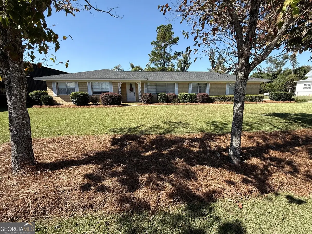 21 Pine Street, Hazlehurst, GA 31539 - #1