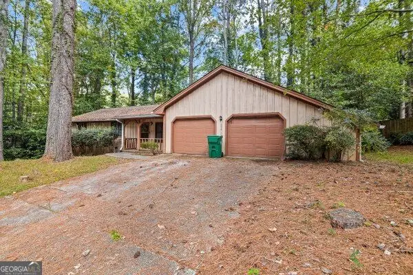 995 Willow Run Run, Stone Mountain, GA 30088