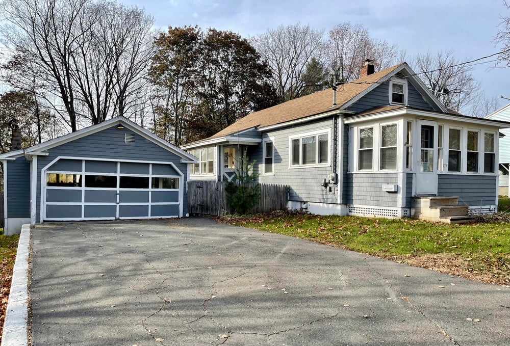 137 Autumn Avenue, DoverFoxcroft, ME 04426 ERA