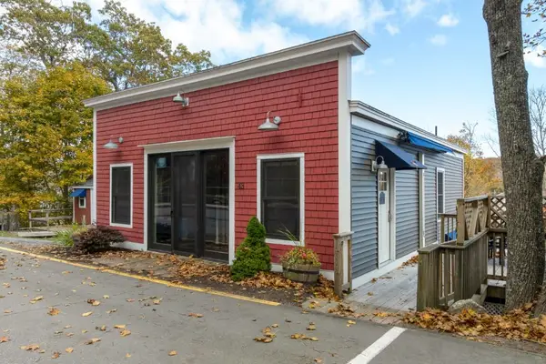 43 Oak Street, Boothbay Harbor, ME 04538