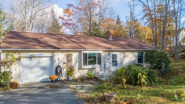 23 Meadow Cove Road, Boothbay, ME 04544