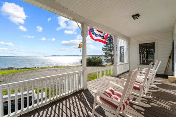 29 Navy Street, Searsport, ME 04974