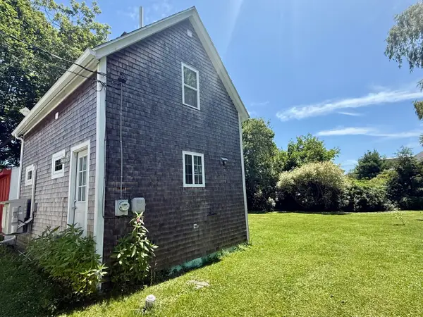 15 Carrolls Lane, Rockland, ME 04841