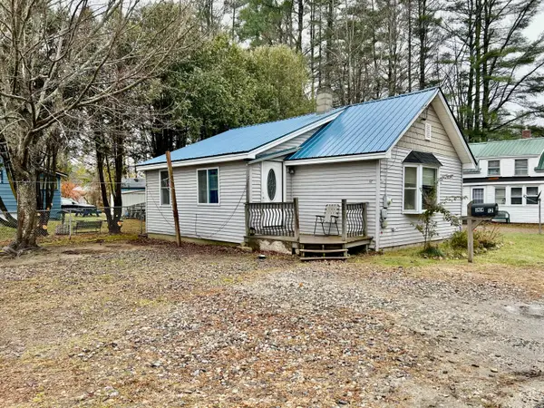 12 Skillin Avenue, Norway, ME 04268