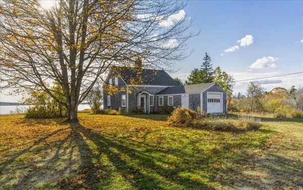 504 Reach Road, Sedgwick, ME 04673