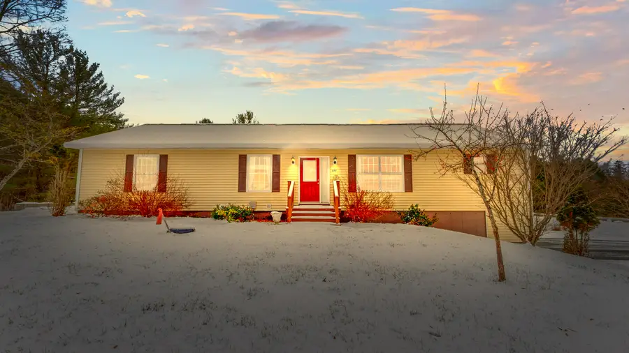 233 Middle Street, Farmington, ME 04938 - Image #3