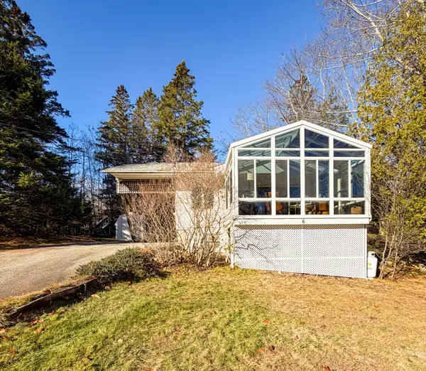 6 Nob Hill Road, Hancock, ME 04640