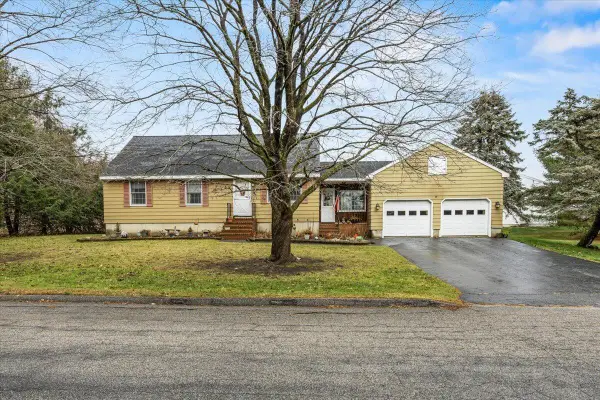 2 Burleigh Lane, Biddeford, ME 04005