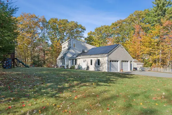 15 Susan Lane, Falmouth, ME 04105