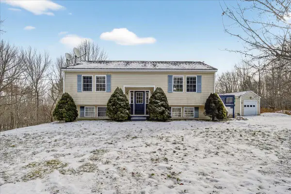 10 Morrow Hill Road, Searsmont, ME 04973