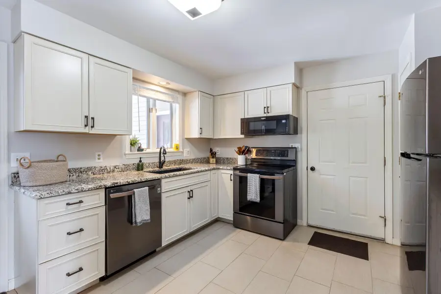 8 Stoneledge Drive #8, Portland, ME 04102 - Image #3