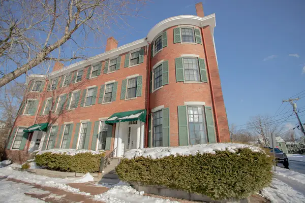 77 Broadway, Bangor, ME 04401