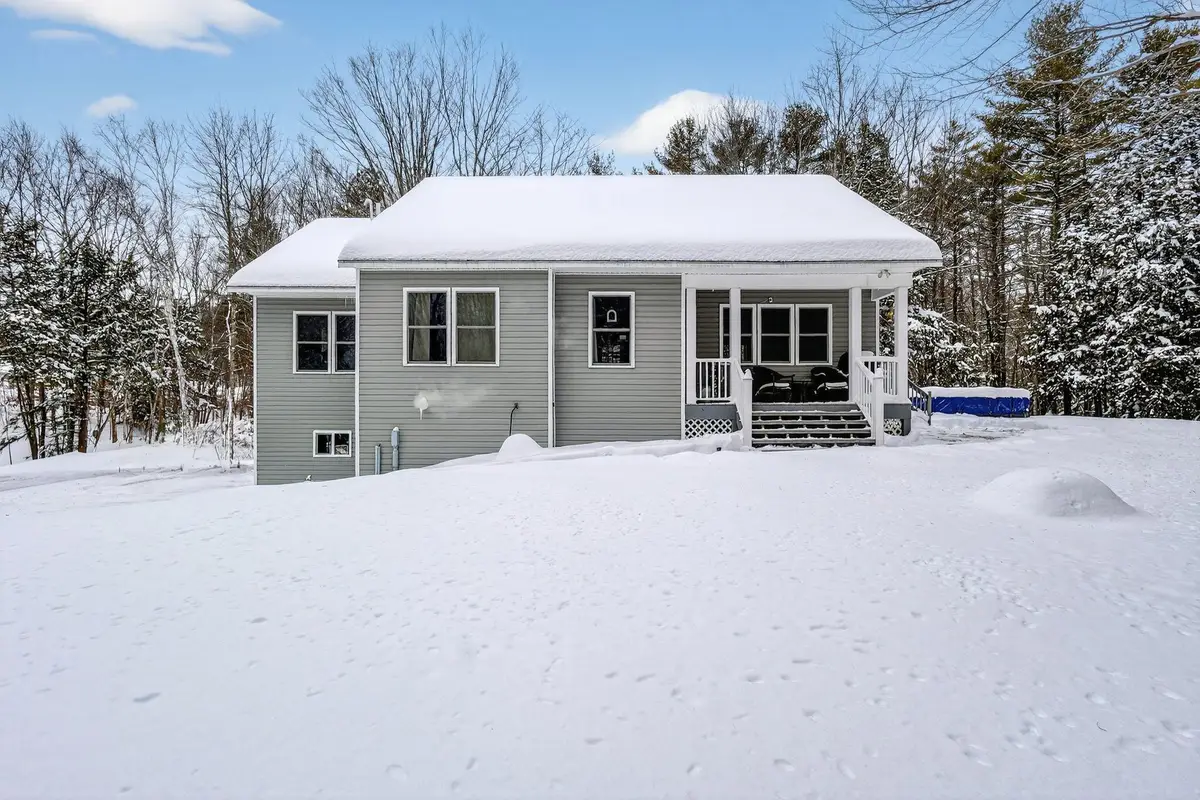 1525 Roosevelt Trail, Raymond, ME 04071 - Image #1
