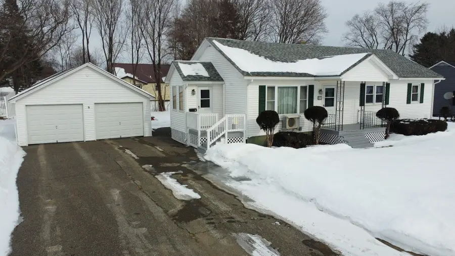 9 Grove Street, East Millinocket, ME 04430 - Image #2