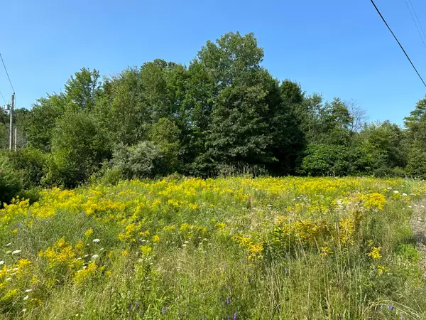 1 Bowling Green Lane, Belfast, ME 04915