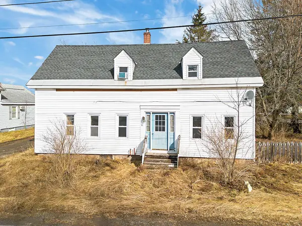 16 Maple Street, Vassalboro, ME 04989