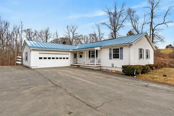 88 County Road, Oakland, ME 04963