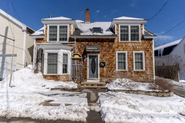 8 Park Avenue, Saco, ME 04072