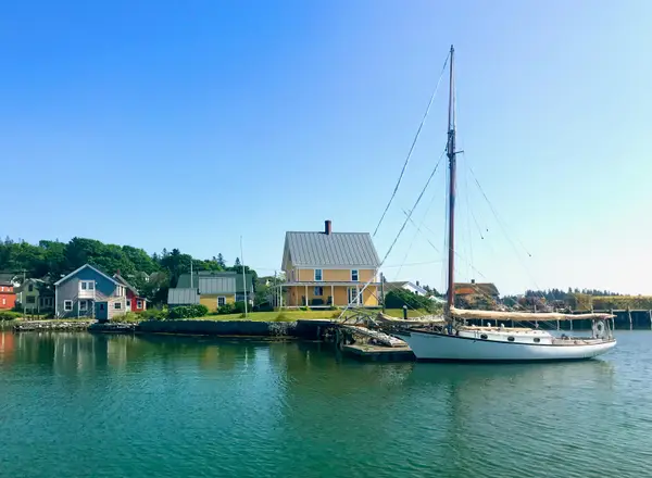 27 Clamshell Alley, Vinalhaven, ME 04863