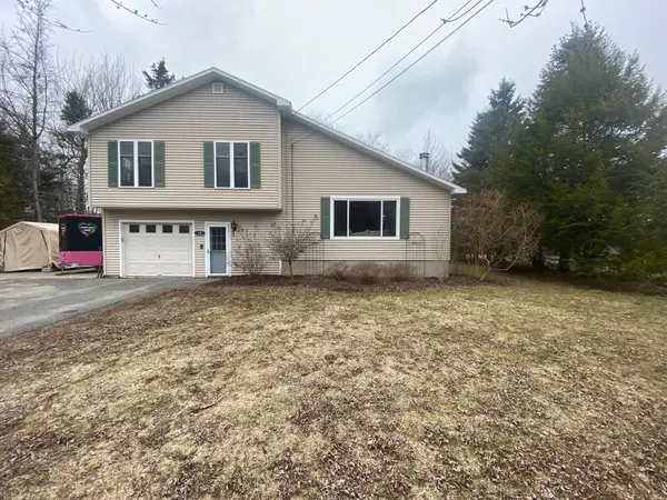 15 Mcdonald Avenue, Ellsworth, ME 04605