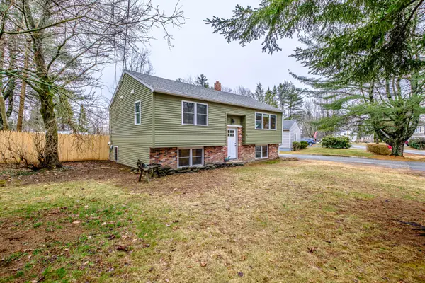 61 Yankee Drive, Yarmouth, ME 04096