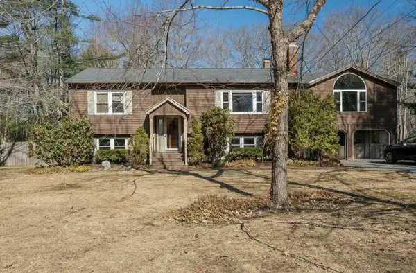 30 Bay Park Drive, Topsham, ME 04086