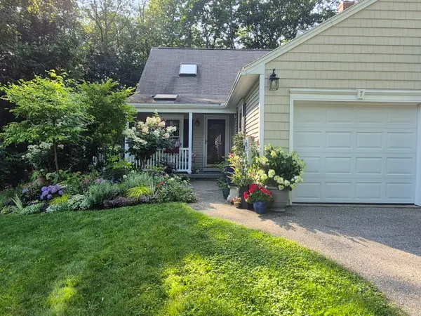 7 Cambridge Court #7, Kennebunk, ME 04043