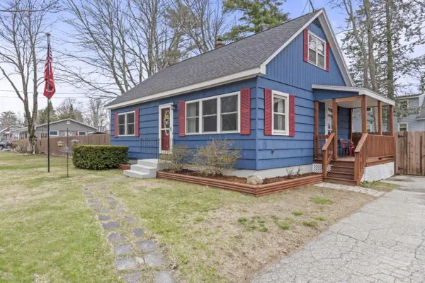 15 Williams Drive, Topsham, ME 04086