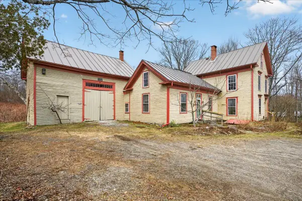 330 E Main Street, Searsport, ME 04974