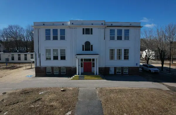 85 Pleasant Street, Oxford, ME 04270