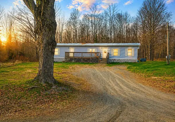 10 Castle Road, Harmony, ME 04942