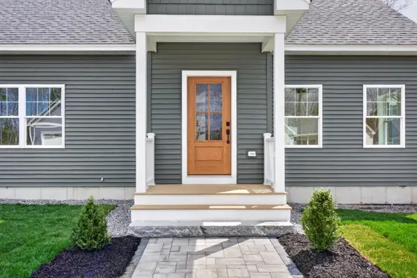29 Forest Glenn Lane, Topsham, ME 04086