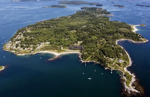 495 Island Avenue, Long Island, ME 04050