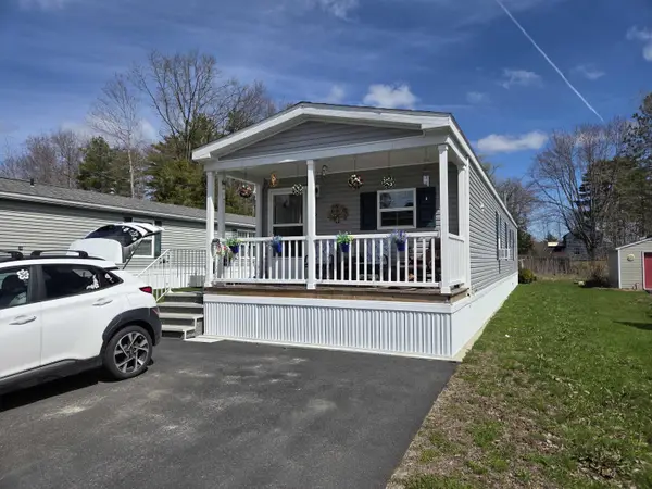 5 Colonial Drive, Lisbon, ME 04252