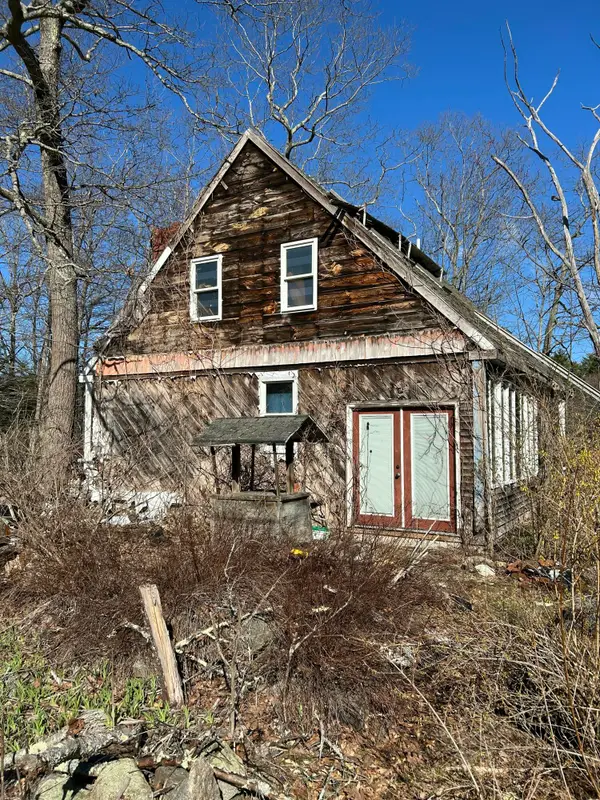 9 Greenleaf Parsons Road, York, ME 03902