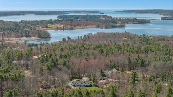 69 Falmouth Road, Falmouth, ME 04105
